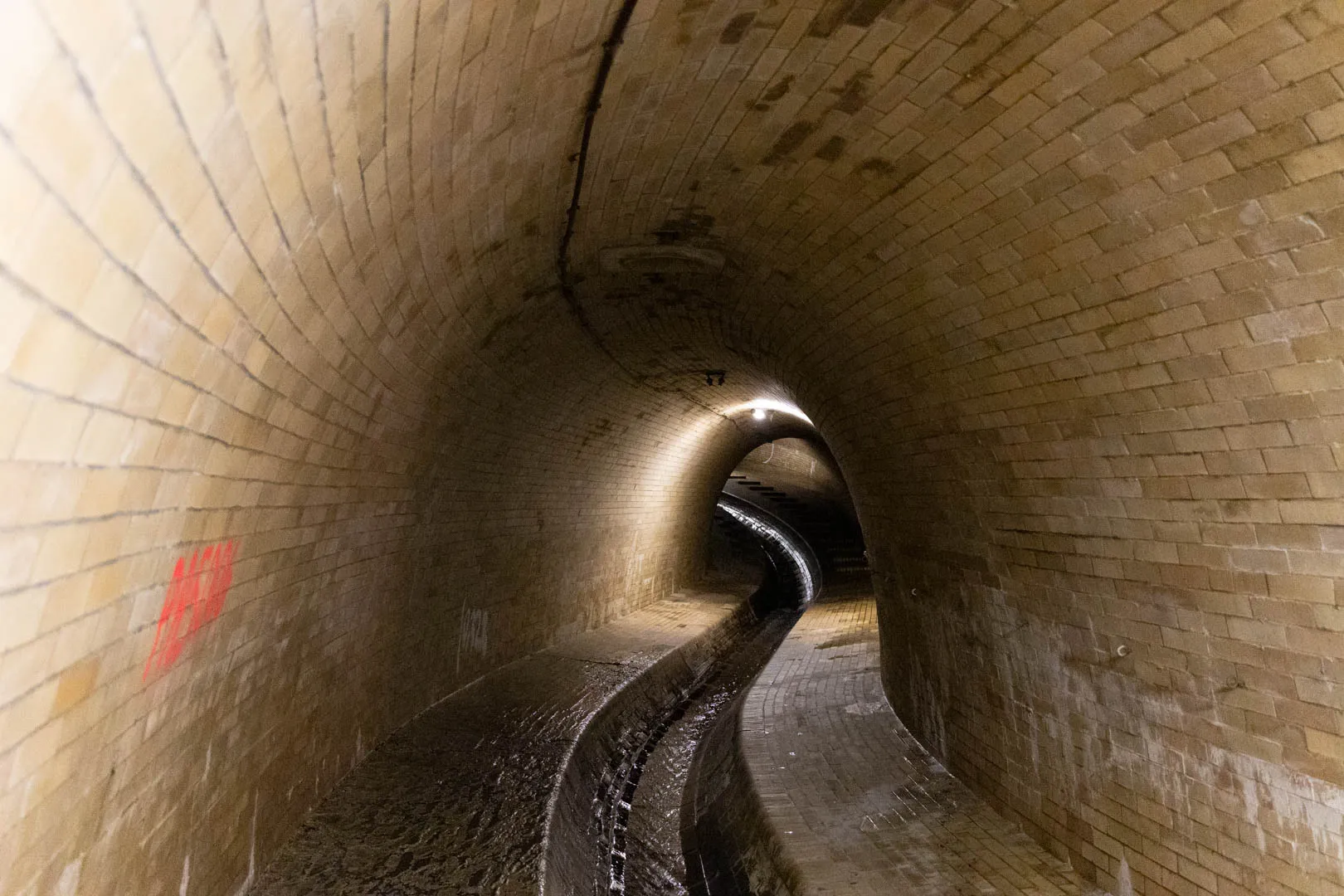 Gewölbe im Salzbachkanal Wiesbaden